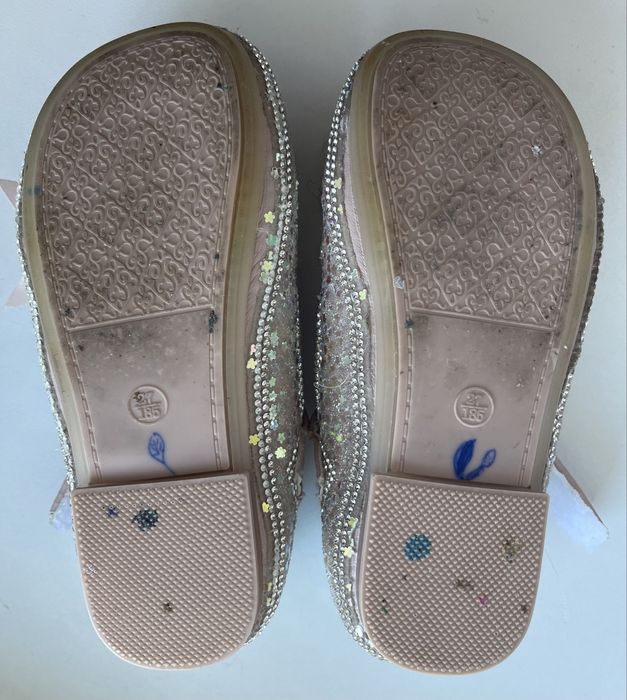 Продам детскую обувь