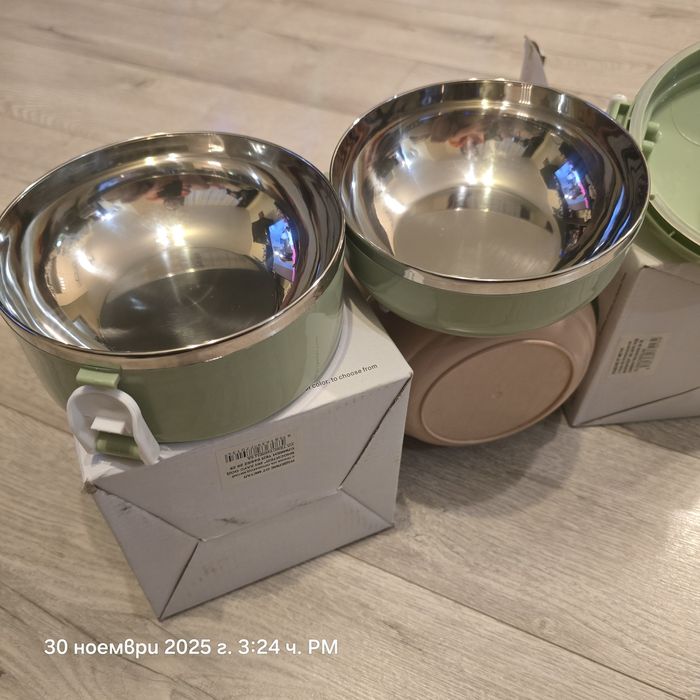 Кутии за храна. 2 бр. - зелено и розово. Нови.