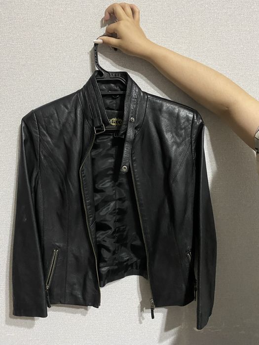 Продам верхнюю женскую одежду