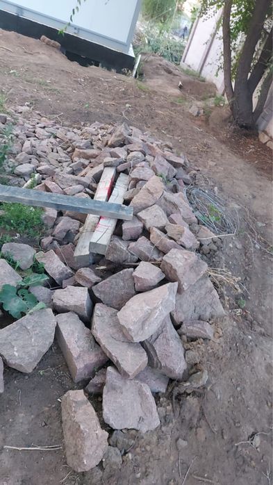 Бутовый-розовый камень