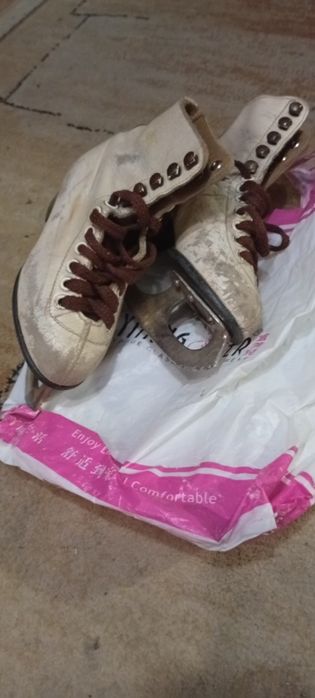 Продам детские коньки