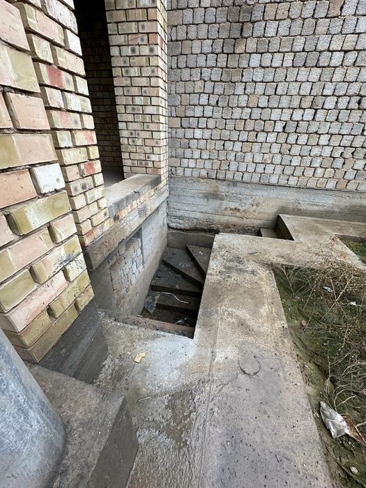 Мехнат 3,5 сот 6 хона , 4 та санузел, тулик подвол