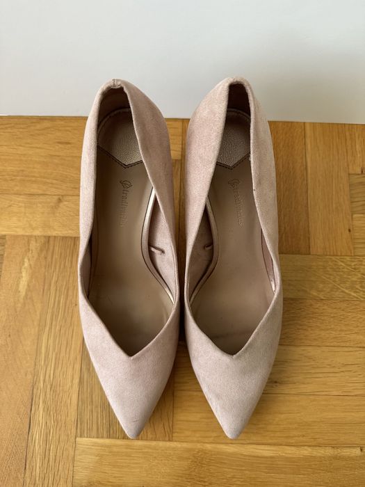 Дамски обувки на висок ток