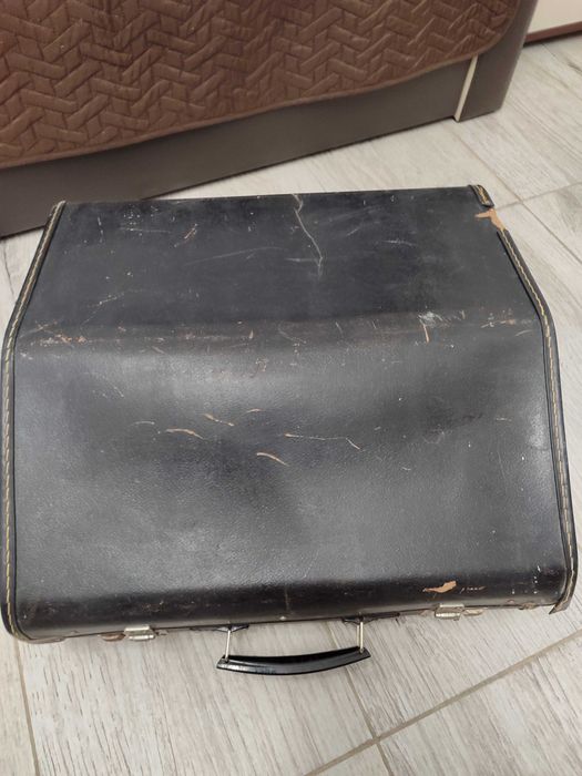 Акордеон Weltmeister Stella 60 баса. Много запазен. Отлично състояние.