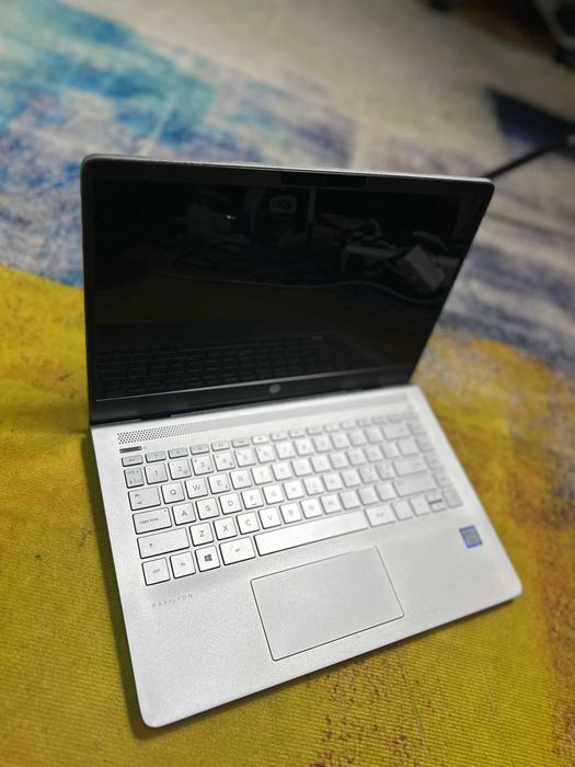 laptop Hp Pavilion 14 , i5 gen 8, 10 gb, 240 gb ssd