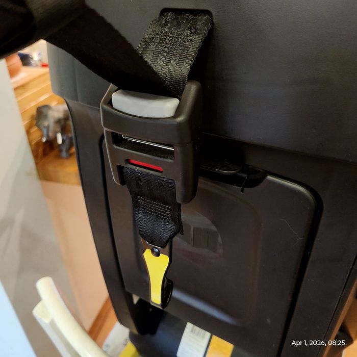 Детско столче за автомобил / кола. Maxi Cosi made in Italy.