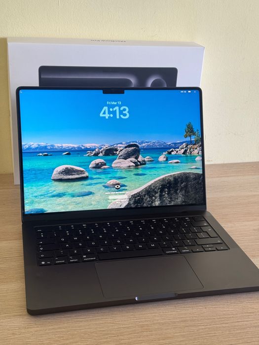MacBook Pro m5, 16gb ram, 500 gb
