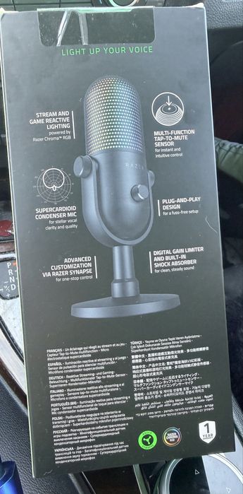 Microfonul Razer Seiren V3