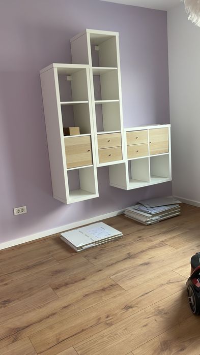 Ansamblu PAX luat de la Ikea pentru camera fetiteti mele.