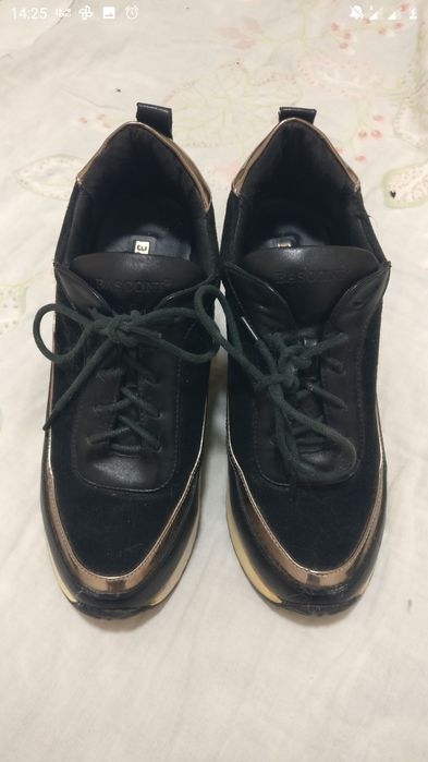 Кроссовки женские