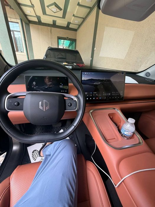 Leapmotor C16 Qora