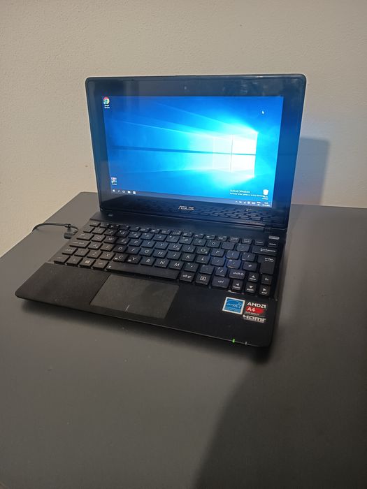 Notebook Asus X102B cu touchcreen