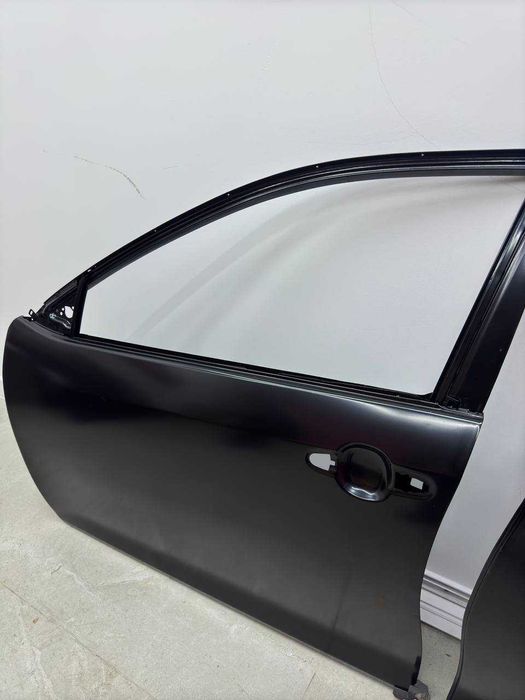 Передняя левая дверь Камри 50/55