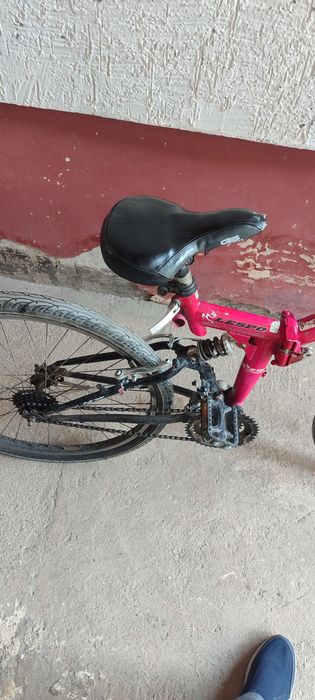 Велосипед крассный скоростной