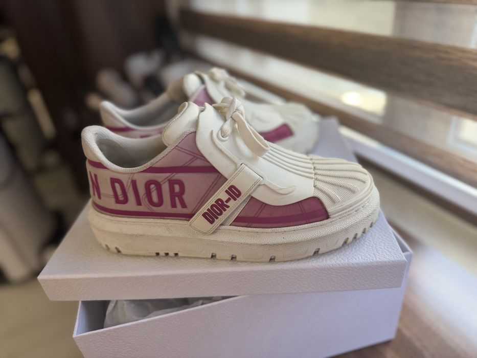 Кецове Dior в бяло и цикламено