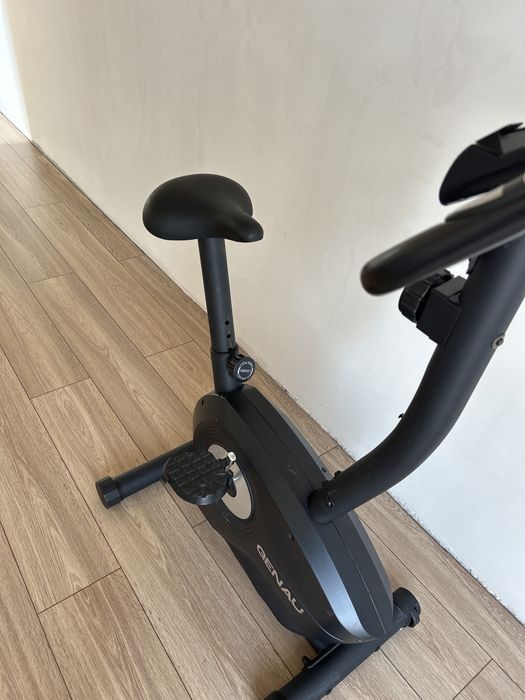 Продам вертикальный велотренажор Genau