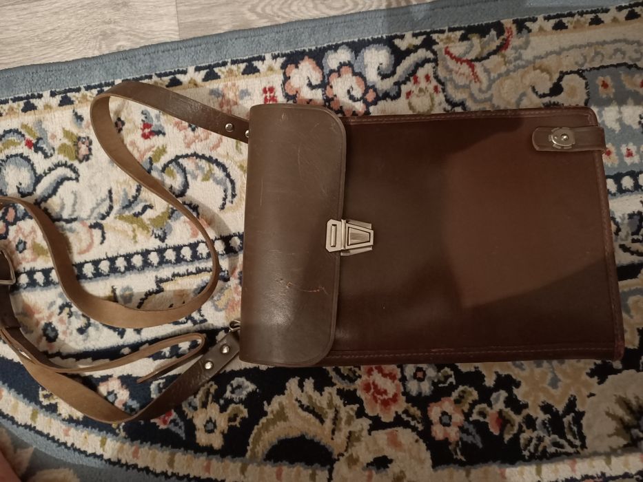 Продам портфель кожанный