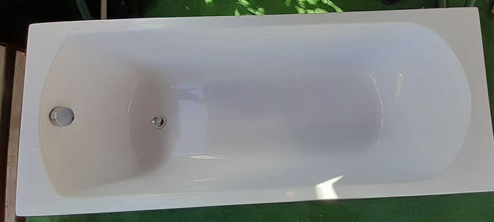 Cada de baie acril, cu suport si accesoriile de scurgere