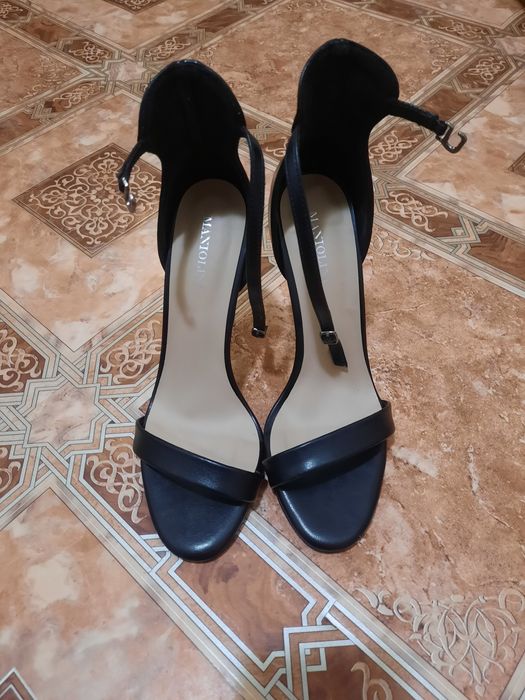 Продам босоножки