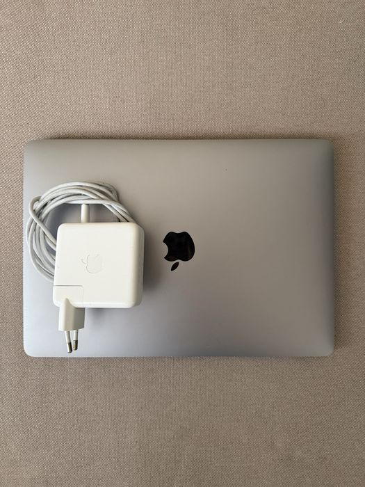 MacBook Pro 13 дюймов Space Grey