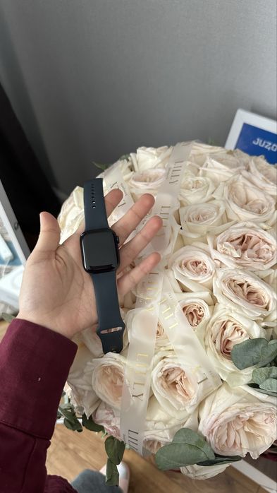 Продаю APPLE WATCH series 8