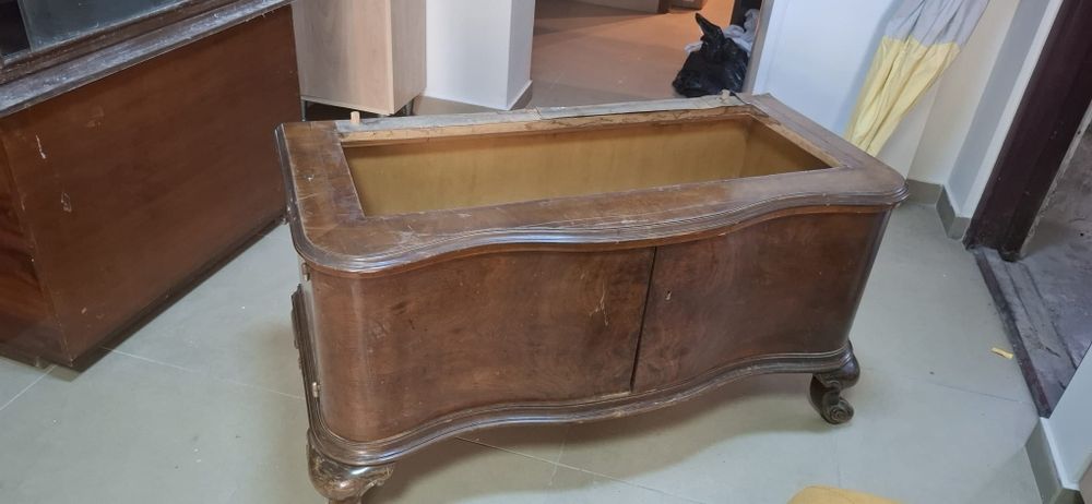 Oferim 2 piese mobilier de tip servanta