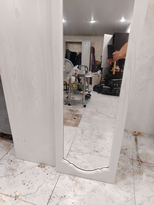 Зеркало в рамке высокая