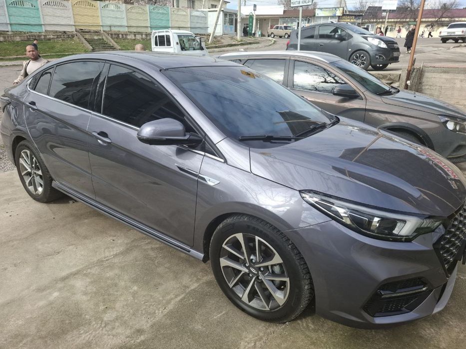 Hammanarsasi tinniq ishlidi tiq digan tpvush yoq salonda