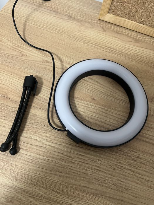 Ring лампа със статив