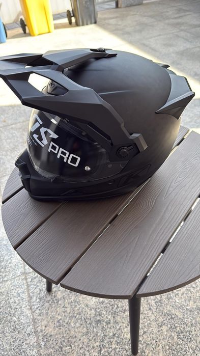 Vând Casca KLIM Krios Pro Carbon ECE/DOTEnduro.Casca este nouă, nefolosită, in cutie cu sac protecție. Măsura MD