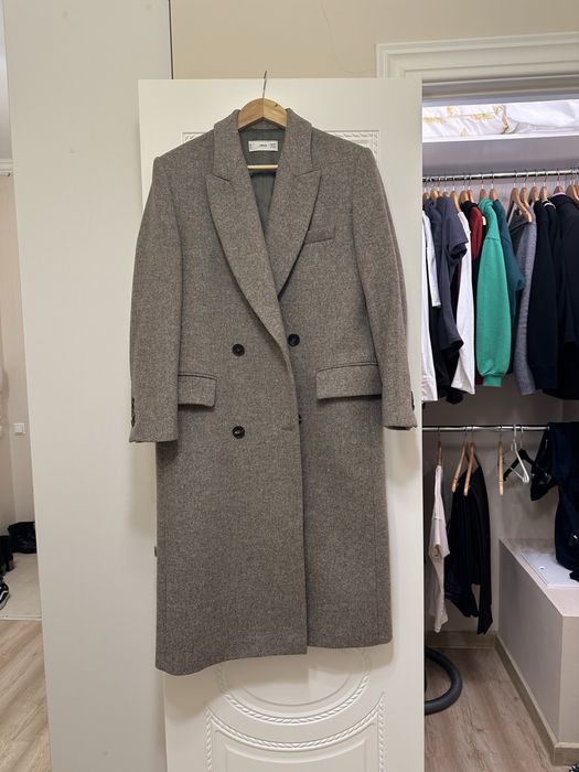 Пальто бренда Mango