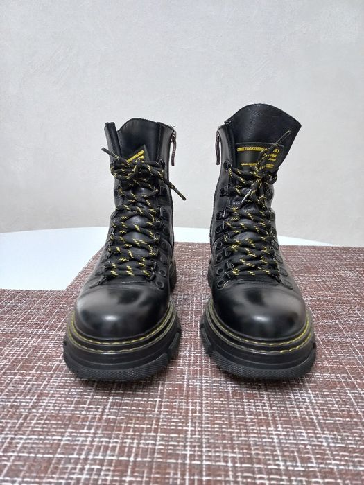 Продам женские демисезонные ботинки