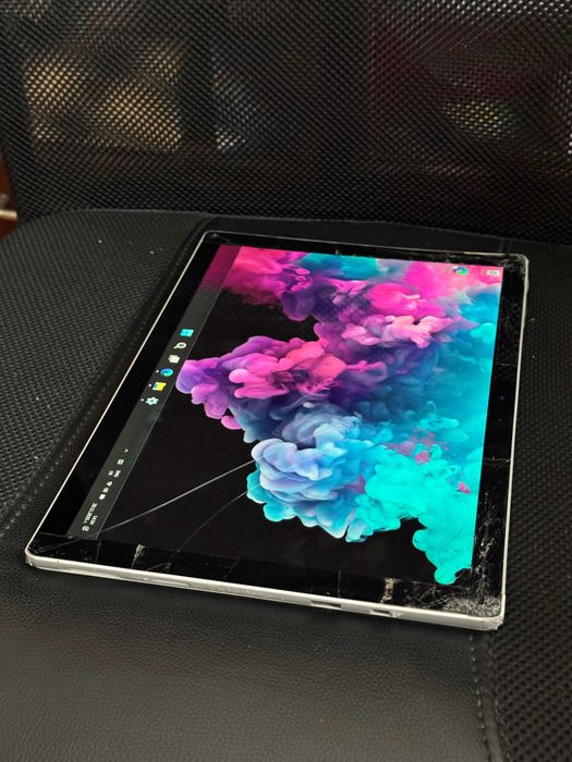 Windows таблет Surface Pro 5 i5-7300U, 8/256 GB, пукнат екран