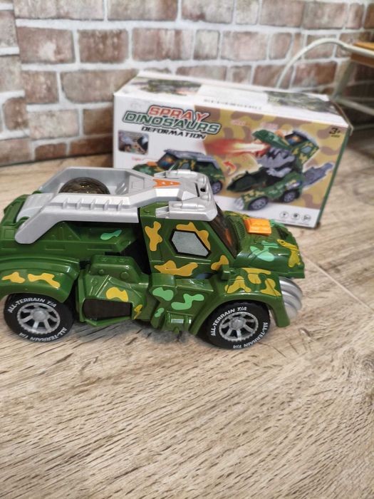 Jucărie dinozaur transformabilă cu lumini,muzică si ,,fum''