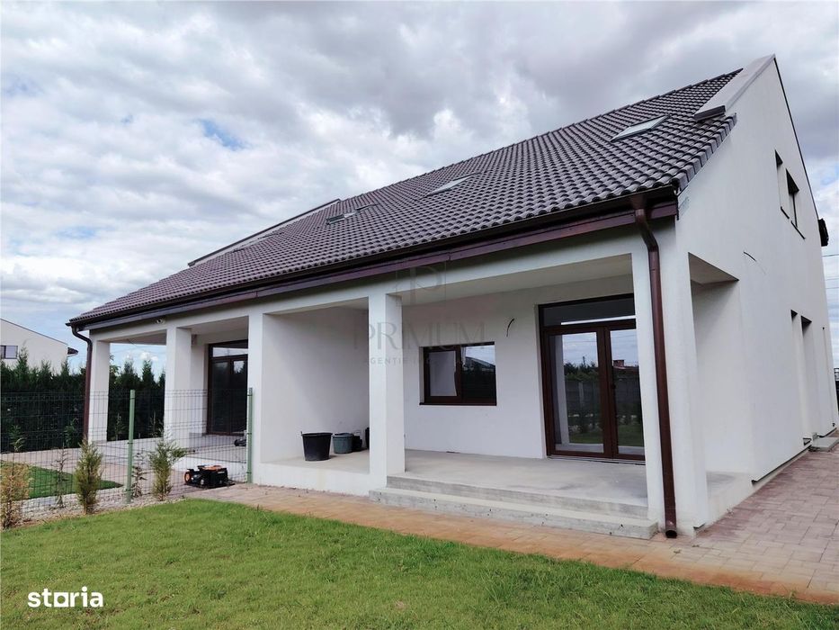 Duplex Cu Toate Utilitatile - 5 Camere - Curte Amenajata