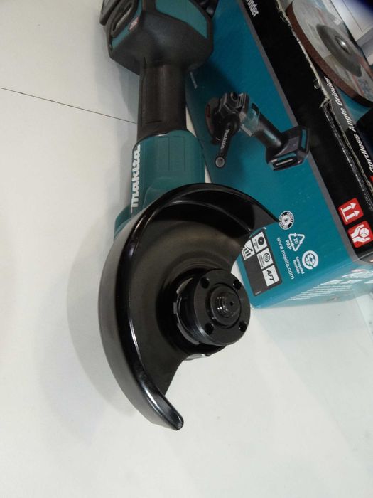Makita GA 008 / XGT / 40 V / 2 x 4.0 Ah - Акумулаторен ъглошлайф