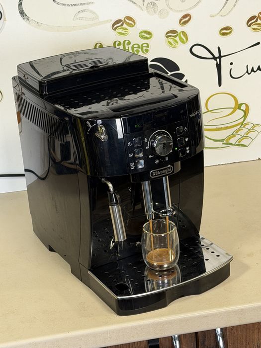 Кафемашина кафе автомат delonghi magnifica S с гаранция