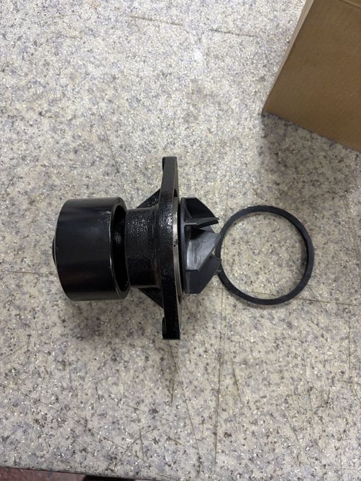Продам водяной насос cummins 6isbe камаз
