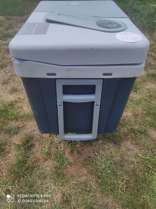 Хладилна чанта Mobicool с външни забележки