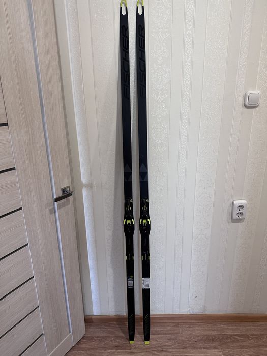 Продам беговые лыжи Fischer