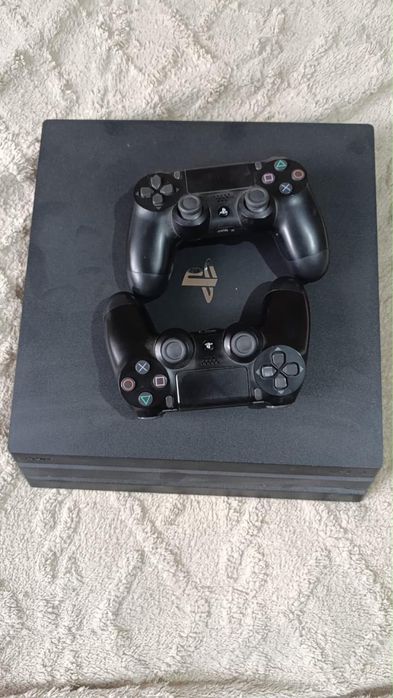 Playstation 4 pro, 2000gb