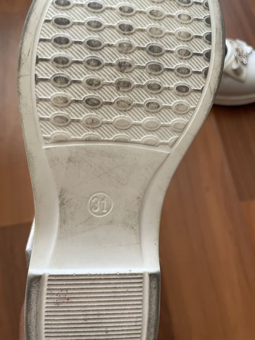 Продам детские туфли