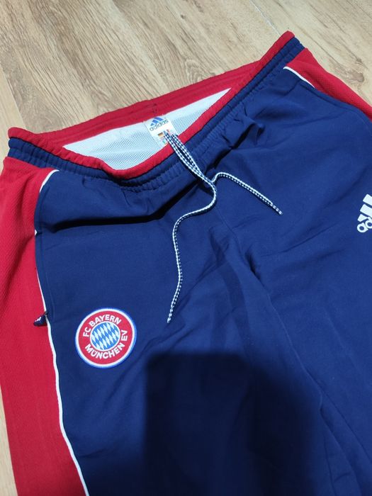 Pantaloni Adidas Bayern München vintage anii 2000 mărimea L