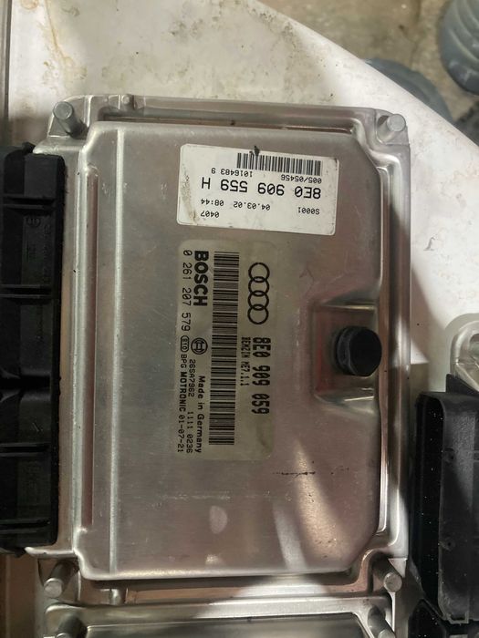Компютър еку ecu електронен блок двигател Audi A4 B6 3.0i 220кс ASN