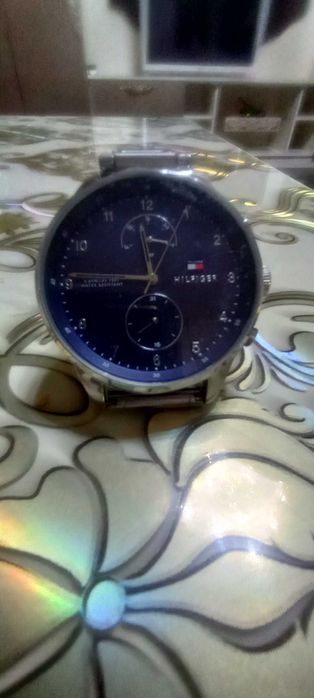 Продавам оригинален Часовник на TOMМY HILFIGER