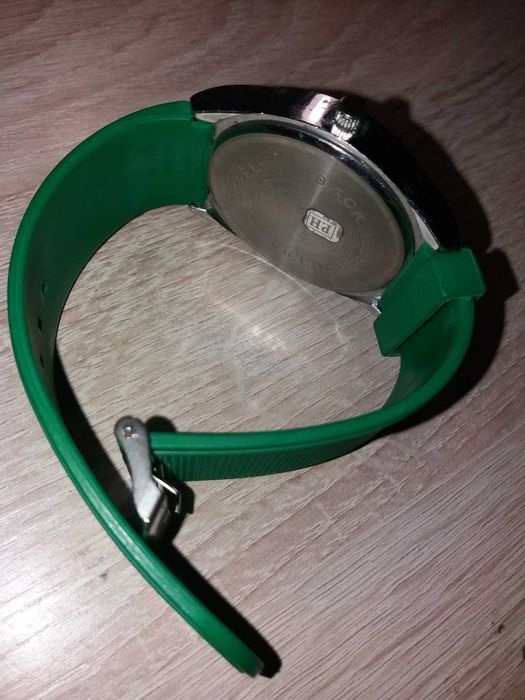 Яркие и мощные часы