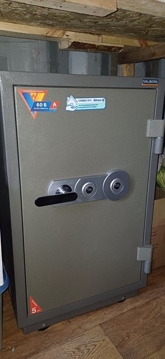 Огнестойкий сейф отличный