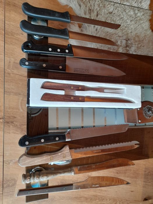 Vând cuțite pt bucătari  50. Lei buc 9 piese