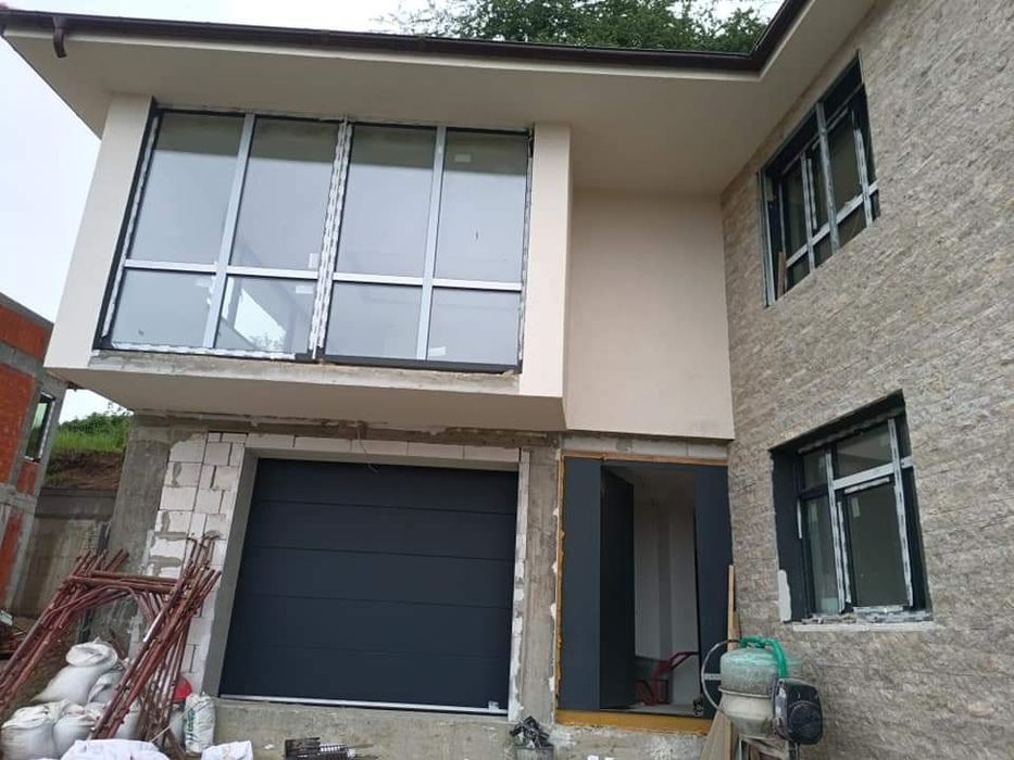 Usi de garaj gri antracit