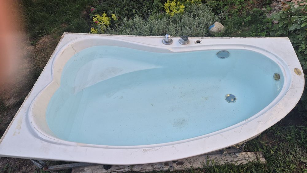 Ванна акрил в среднем состоянии